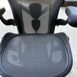 Aeron Remastered With All Options Size B