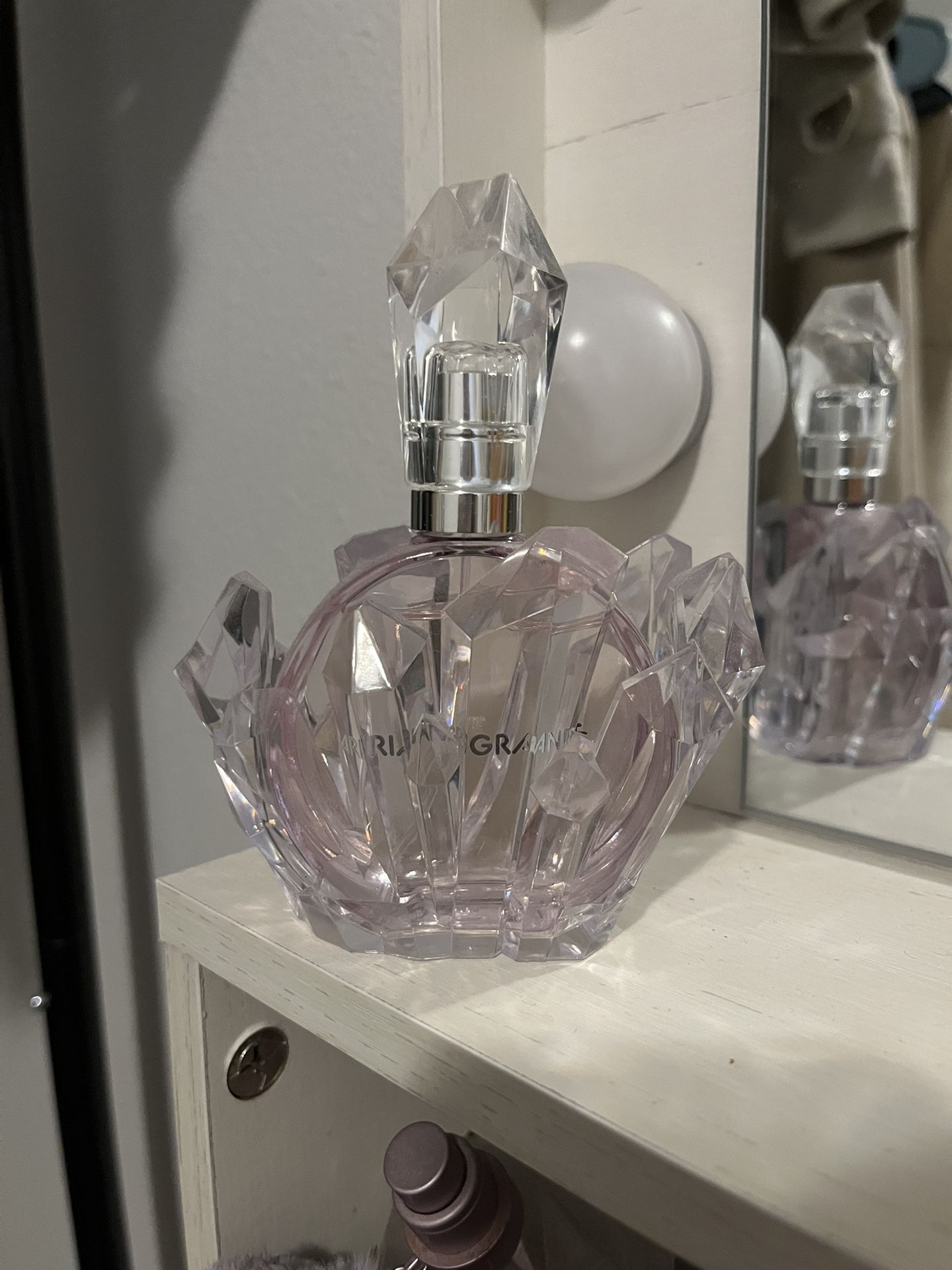 Ariana Grande R.E.M perfume