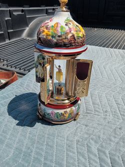 Antique DoComponte music carousel