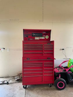 Husky tool chest/box