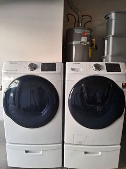 SAMSUNG WASHER AND GAS DRYER LAUNDRY SET