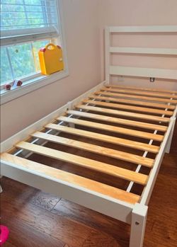 White Twin Bed w Memory Mattress (used)