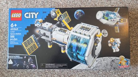 Lego City Lunar Space Station 60349