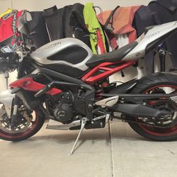 2016 Triumph Street triple-RX Edition 