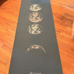 Gaiam Yoga Mat + Foam Roller Set