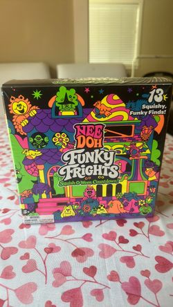 NEW IN BOX NEE DOG FUNKY FRIGHTS