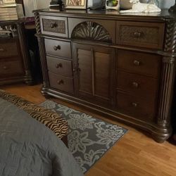Bedroom Set-Great Deal!!! Consists of 