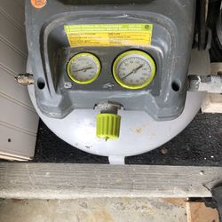 Craftsman Evo Compressor Has Hose Withh Unit And Tire Connector 