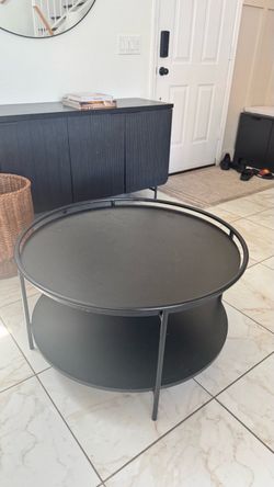 Round coffee table