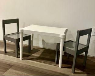 Little Table with chairs