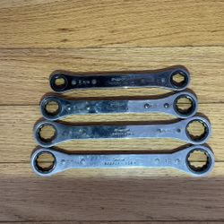 Snap on ratchet box