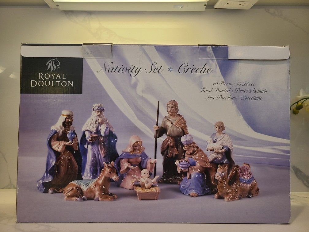 Royal Doulton Nativity Set - 10 Piece - Hand Painted