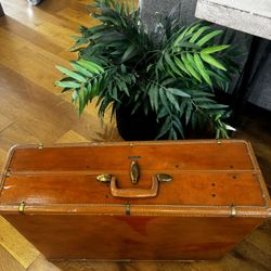Vintage Large Samsonite Suitcase and Hawkeye Picnic Basket