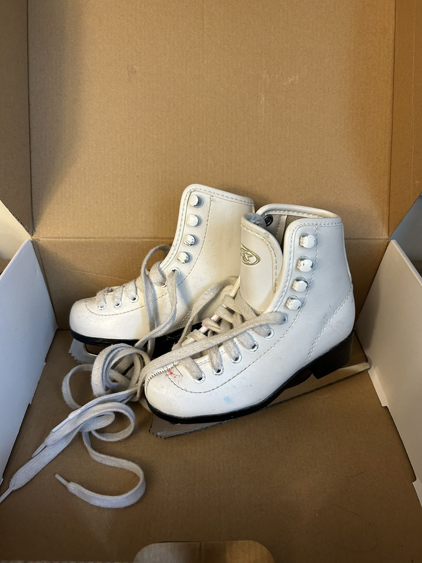 DBX Girls Ice Skates - Size 12