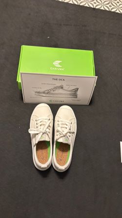 Ladies cariuma tennis shoes