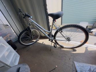 ROADMASTER MOUNTAIN BIKE