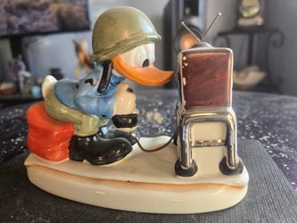 Goebel W Germany  Collectible Donald Duck Playing Space Invaders On An Atari
