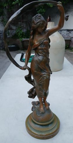 Lady Sculpture Bronze 20 1/2 Tall 9 In Wide OBO.