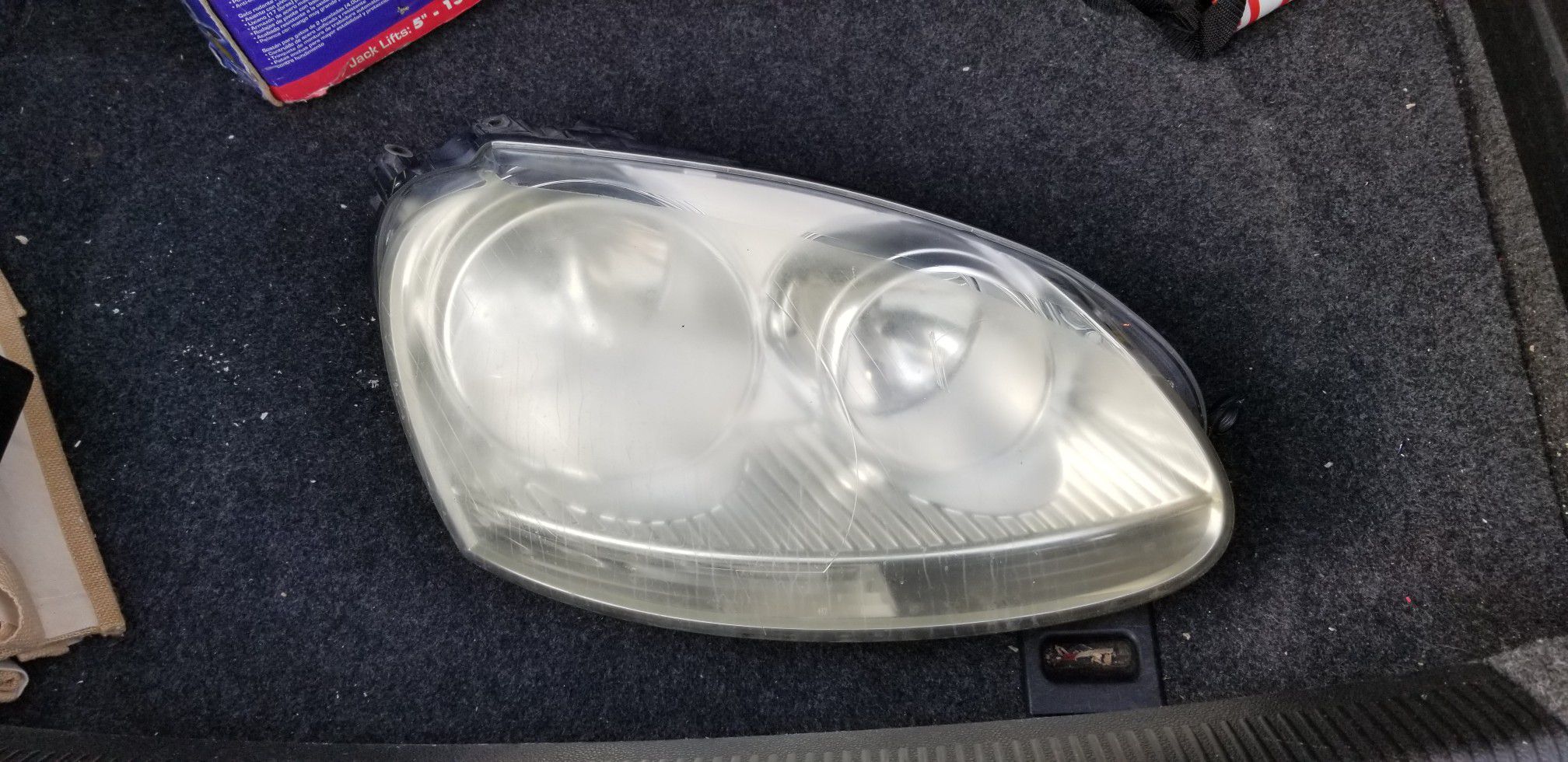 2006 Volkswagen headlight