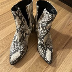 Steve Madden snake Boots 