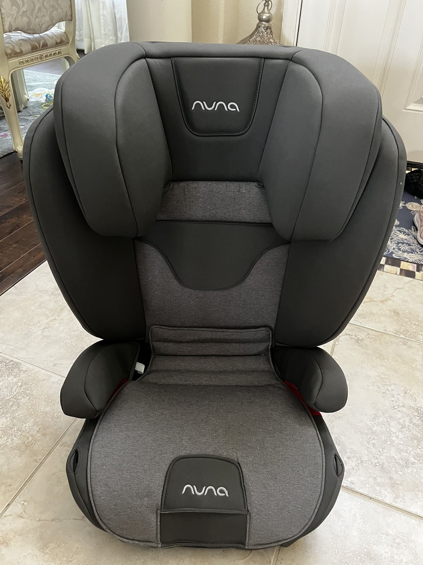 Nuna AACE 2-in-1 Booster Car Seat – Like New, Excellent Condition