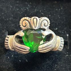 Vintage Irish green grossular garnet heart sterling silver claddagh ring 4