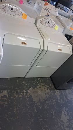Nice Maytag washer and gas dryer set
