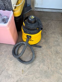 Genie  wet dry, 1.5 hp 5 gallon shop vac with wheels