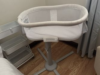 HALO BassiNest Luxe Swivel Sleeper
