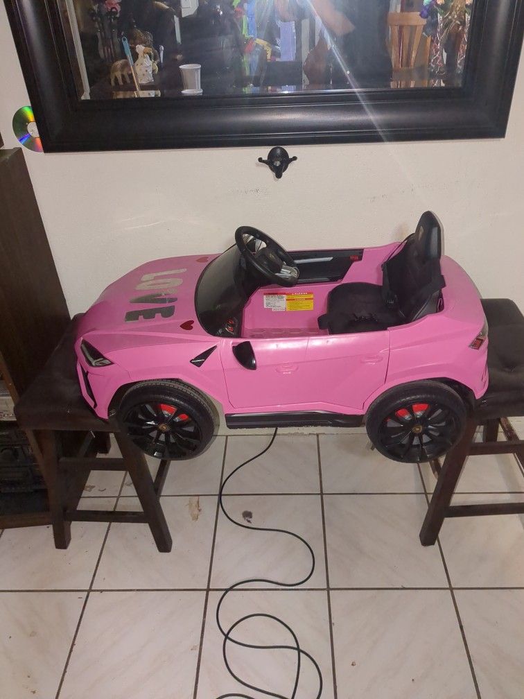 Kids Lamborghini Urus Pink Toy Car for Sale in Las Vegas, NV - OfferUp