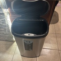  Trash Can 