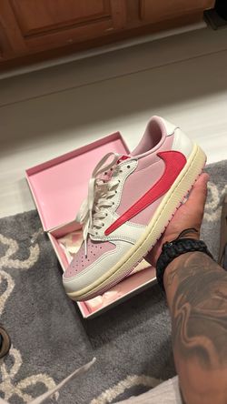 Used Travis Scott Jordan 1 low “ tropical pink”