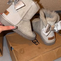 Grey Bow Uggs 