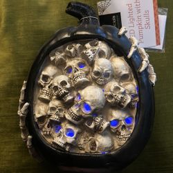 LED Lighted Pumpkin with Skulls (New)