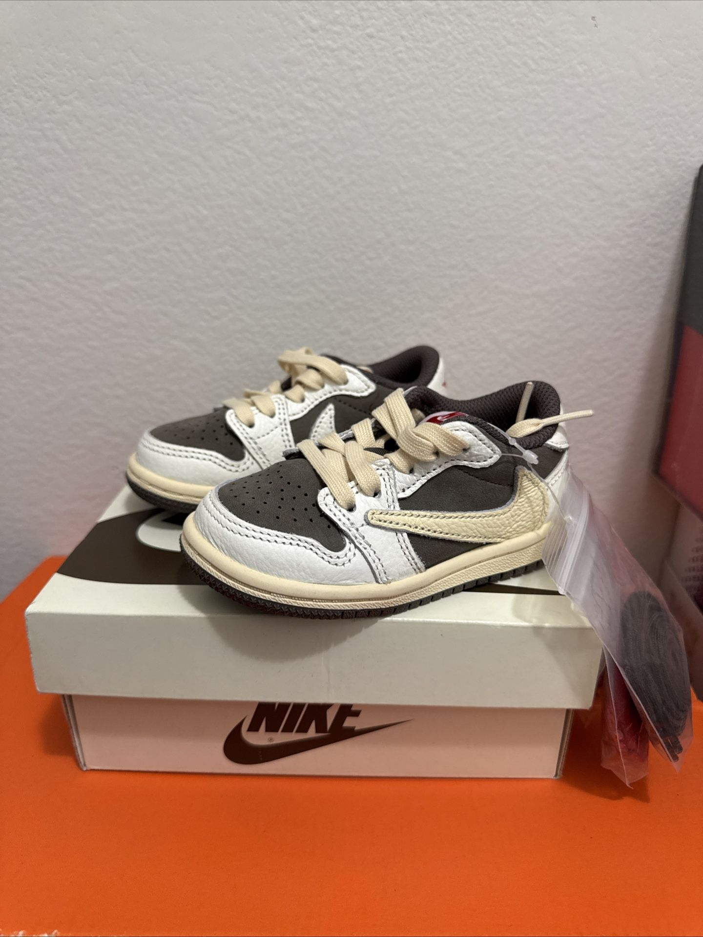 Size 6C Jordan 1 Retro Low Travis Scott Reverse Mocha (TD)