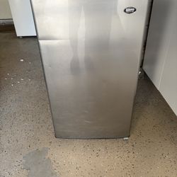 Stainless look- 4.4 Mini Refrigerator W/Freezer 