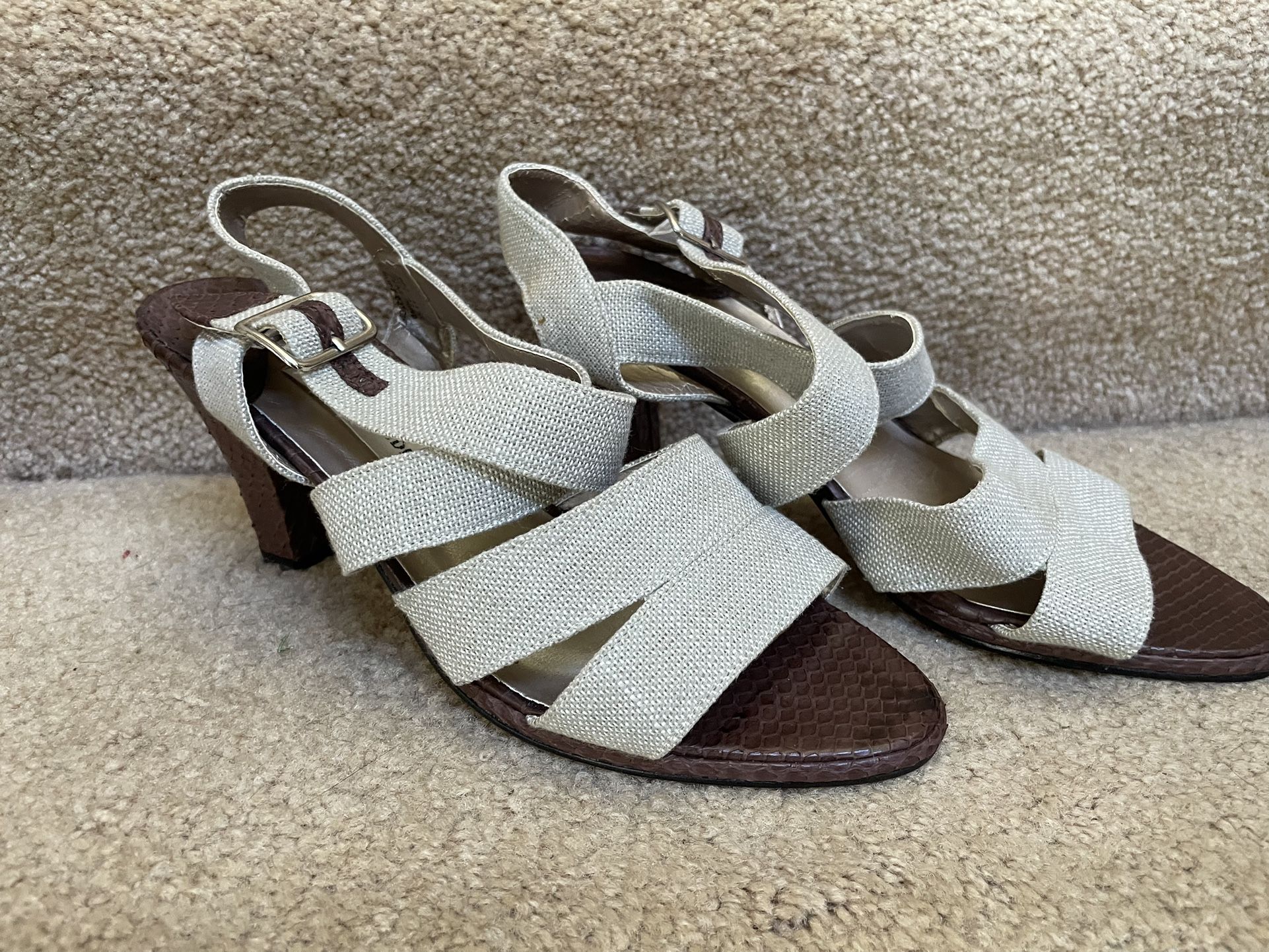 New Gloria Vanderbilt Linen Sandals 