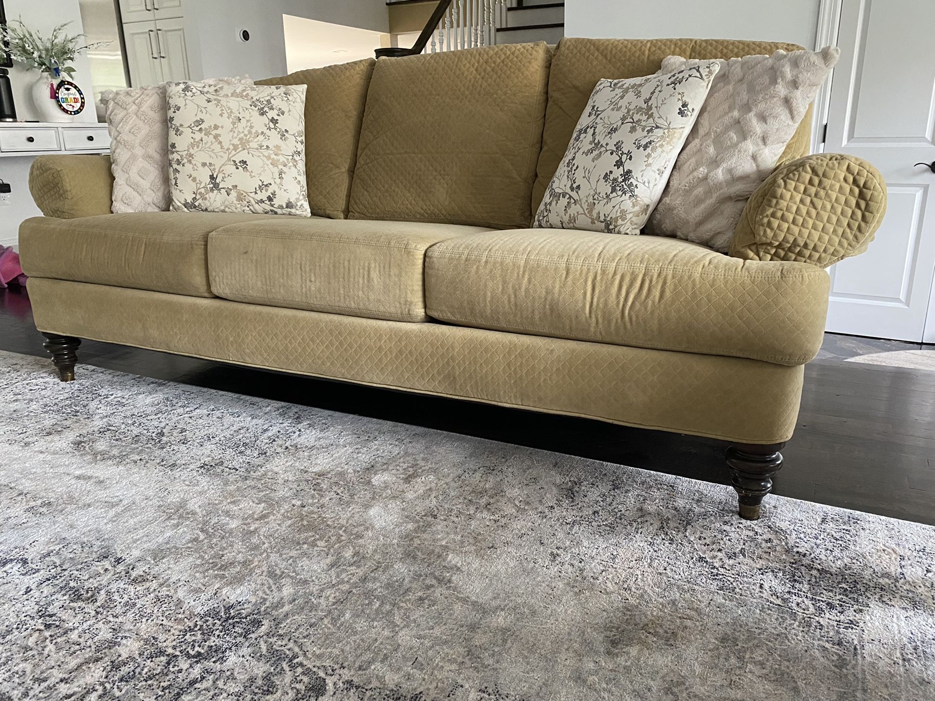 Ethan Allen Hyde Couch 88 Inches $200