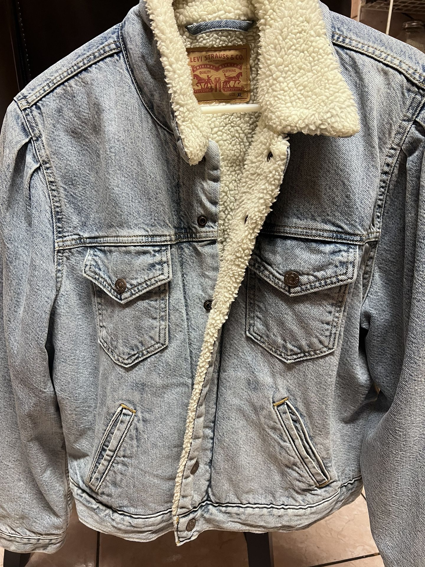 $30 Women’s Levi Sherpa Jacket XL