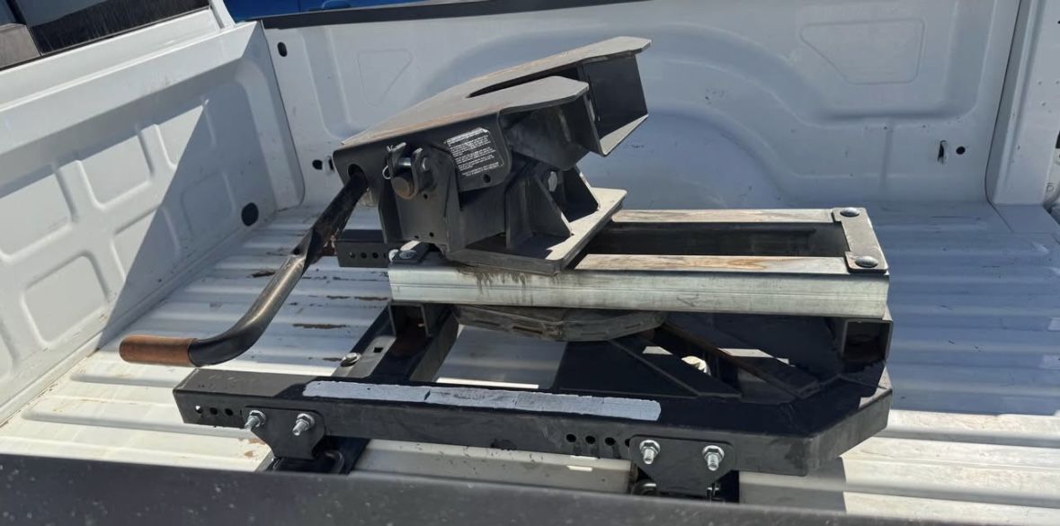 Pull Rite Super Glide 5th Wheel Hitch 20k lbs for Dodge Ram 3500 heavy duty diesel 4x4