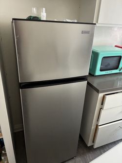 Vissani Stainless Steel Top-Freezer Refrigerator
