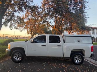 2013 Chevy Silverado 4dr low miles 131k