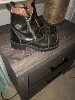 Ladies Harley Davidson boots .. used by still good condition size 8