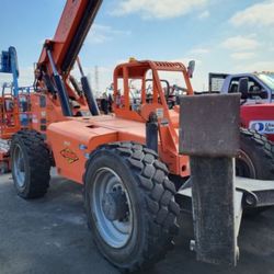 2016 Skytrak 10K Reach - 10,000 # Pound Telehandler Forklift