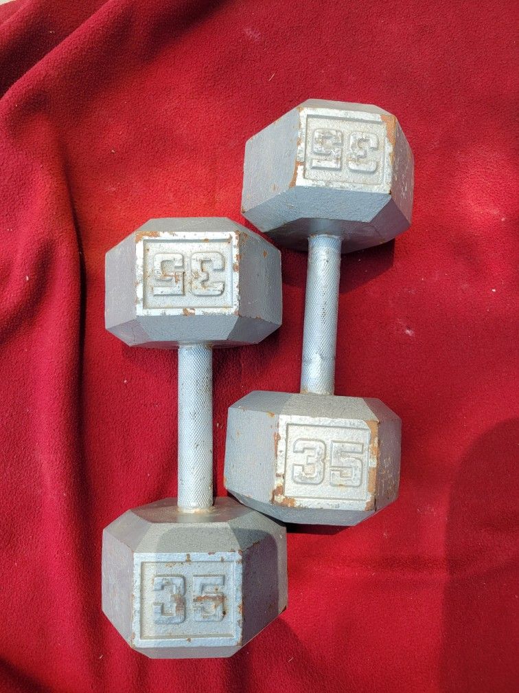 SET OF 35LB HEXHEAD DUMBBELLS
TOTAL 70LB
11525 S HALSTED DUNKINDONUTS/7111.S WESTERN WALGREENS
70$ CASH ONLY AS IS