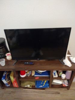 Onn 32 Inch TV 6 Months Old Works Great