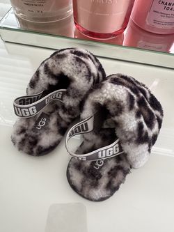 Ugg’s slippers kids size 9