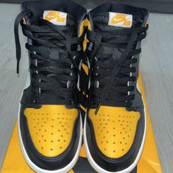 Air Jordan 1 Retro High OG 'Yellow Toe'