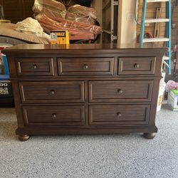 Dresser And Two Nightstands 