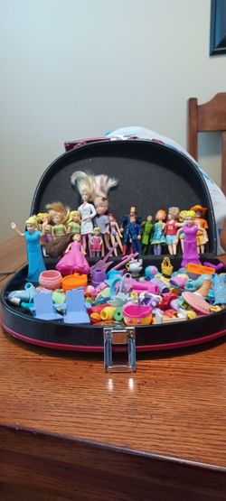 Polly pockets and friends